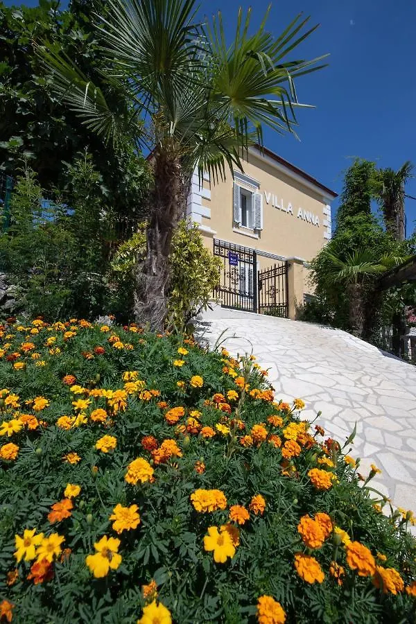 Villa Anna-Potkrovlje Ika Apartment