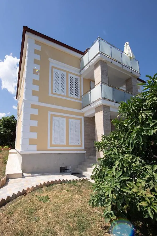 Apartment Villa Anna-Potkrovlje Ika