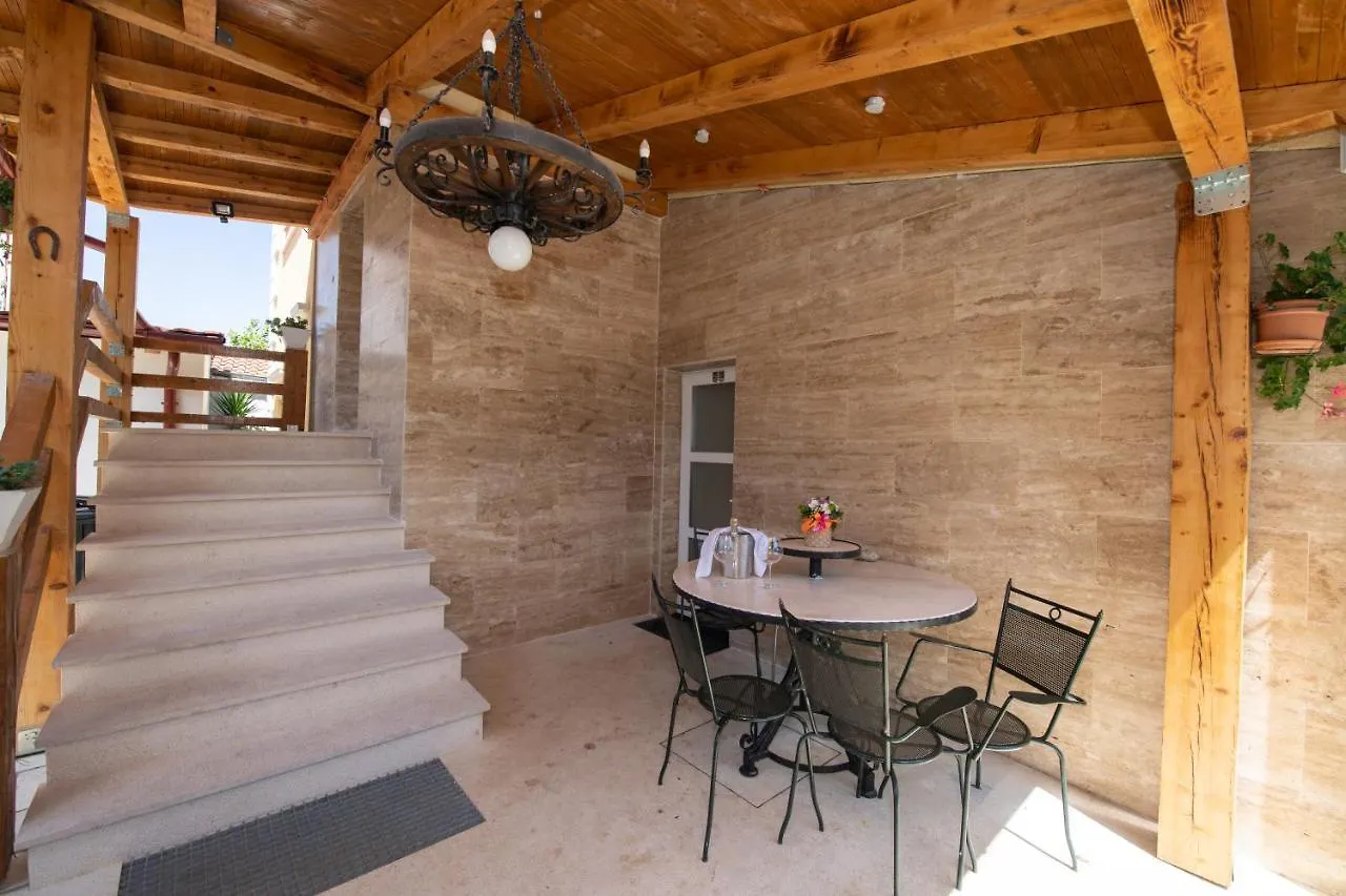 Villa Anna-Potkrovlje Ika Apartment