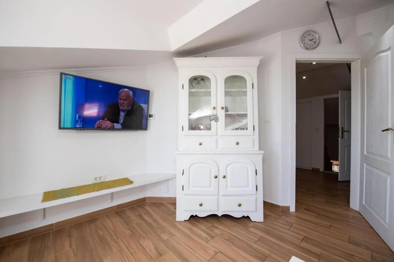 Apartment Villa Anna-Potkrovlje Ika