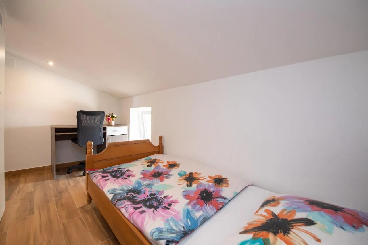 Villa Anna-Potkrovlje Ika Apartment
