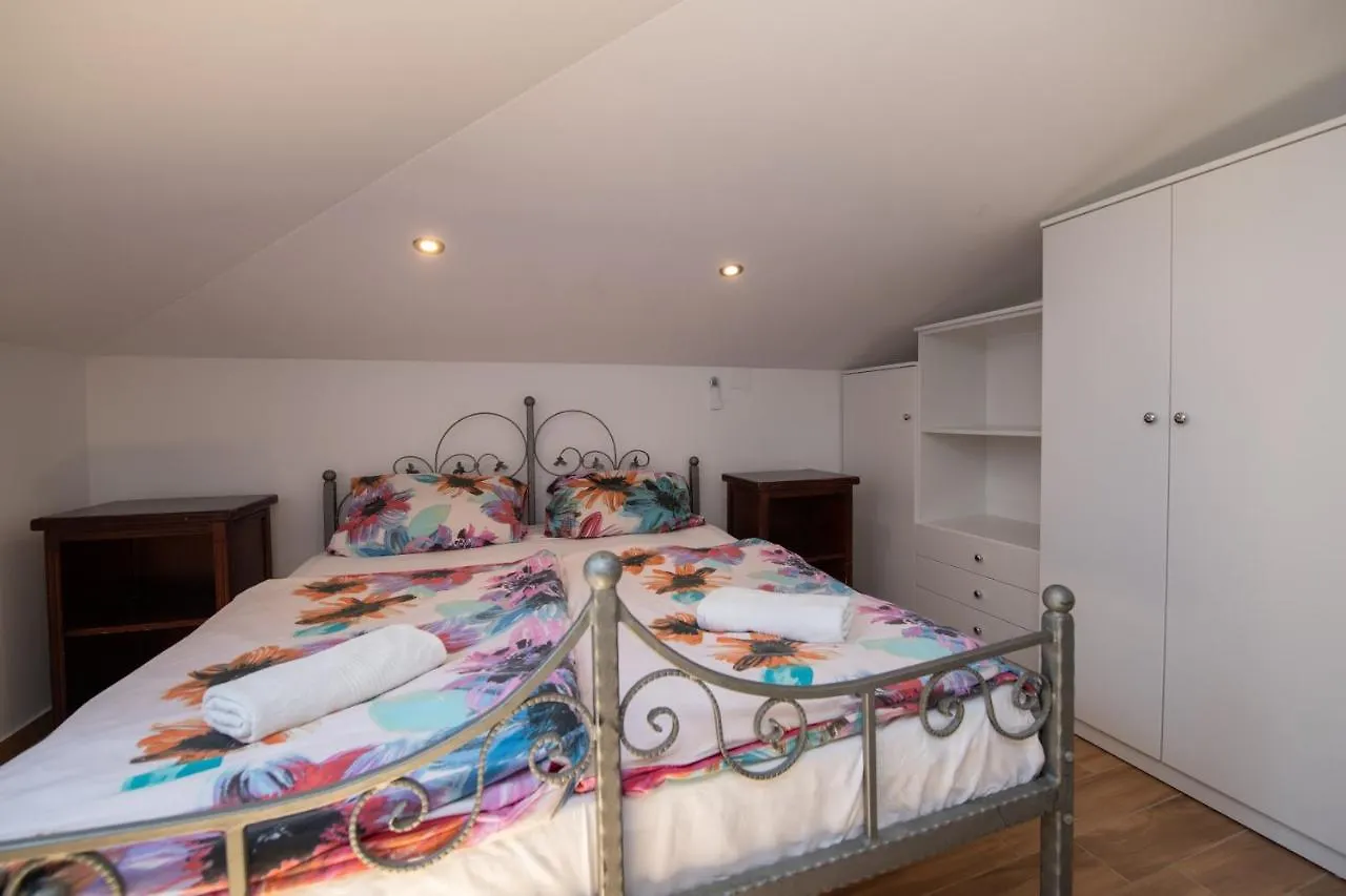 Apartment Villa Anna-Potkrovlje Ika