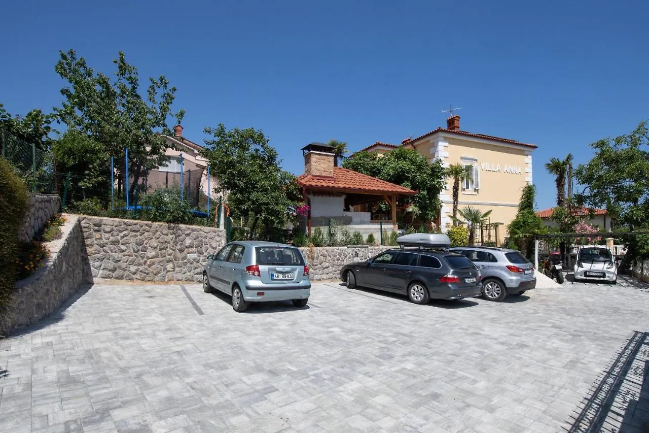 Villa Anna-Potkrovlje Ika Apartment